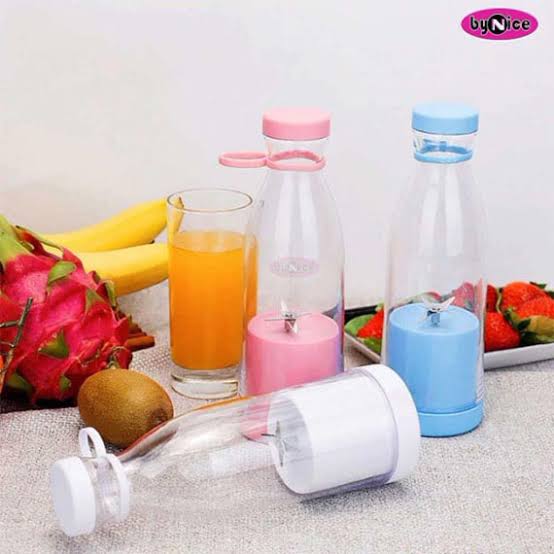 Portable Mini Juicer Cup Blender USB Rechargeable with Blades for Shakes and Smoothies Fruits Vegetables Juice Maker Grinder Mixer Strong Cutting Bottle Sports Travel Outdoors Gym (muticolor)