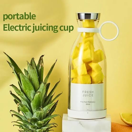 Portable Mini Juicer Cup Blender USB Rechargeable with Blades for Shakes and Smoothies Fruits Vegetables Juice Maker Grinder Mixer Strong Cutting Bottle Sports Travel Outdoors Gym (muticolor)